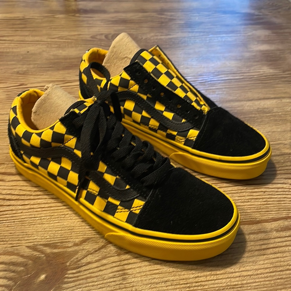 VANS BLACK/YELLOW CHECKERED SNEAKERS 
SIZE
6.5 MENS
8 WOMENS